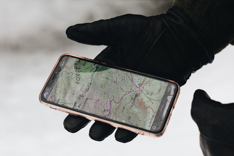 GPS Tracking - person holding iphone 6 with case